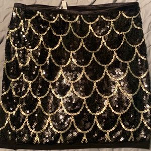 Cute dressy sequined l mini skirt